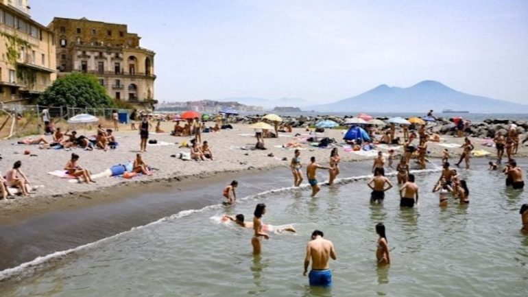 Napoli: il mare torna balneabile a Posillipo e sul lungomare