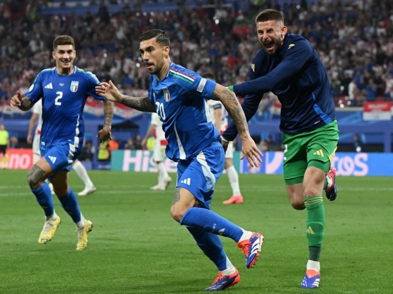 Zaccagni regala la qualificazione all’Italia con l’ultimo tiro