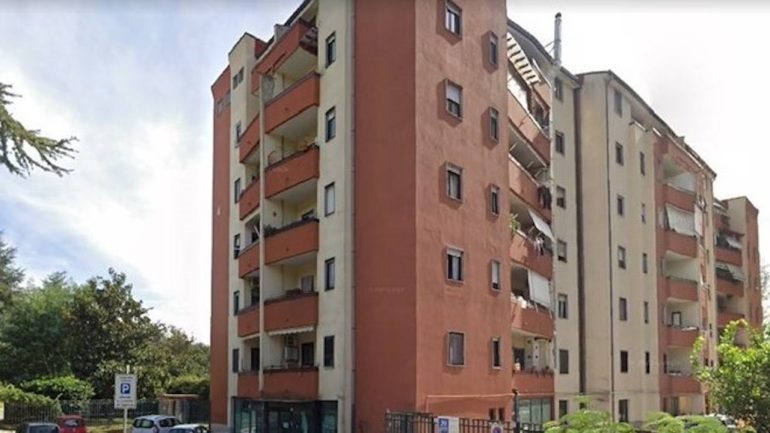 Caserta ladri arrestati dai Falchi mentre svaligiano un condominio