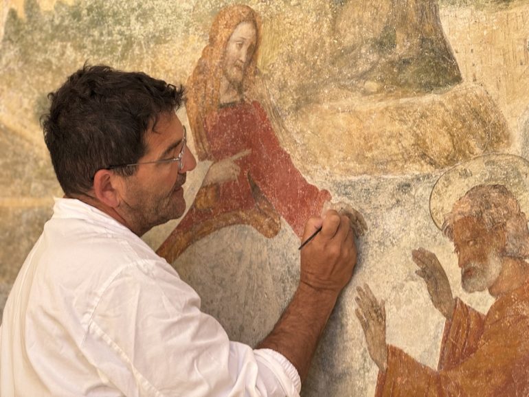 Nuova vita al chiostro più antico della città di Amalfi, completato restauro di marmi e affreschi