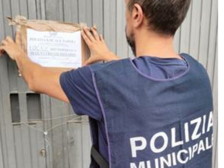 Napoli rifiuti illegali in capannone: sequestro e denuncia