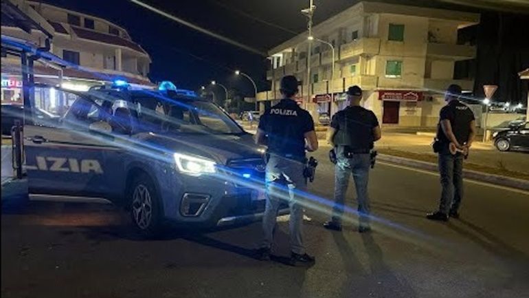 Castel Volturno, sgominata banda di ladri rom specializzati in furti nelle ville di lusso: 11 arresti