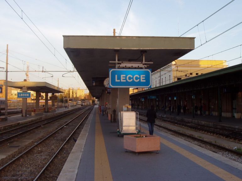 Aggressione a bordo del treno Lecce-Roma: sindacati chiedono interventi urgenti