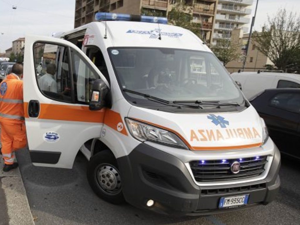 Salerno, 64enne trovato morto in strada: sarà l’autopsia a chiarire le cause