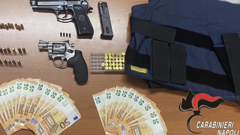 Marigliano arsenale in garage e Range Rover rubata: arrestato 28enne