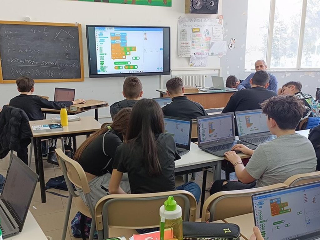 Boscoreale, furto all’istituto Castaldi Rodari. La rabbia del sindaco Di Lauro: “Vigliacchi e infami”