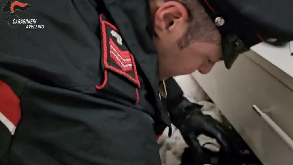 Avellino, caccia ai complici della banda di rapinatori stile Arancia Meccanica