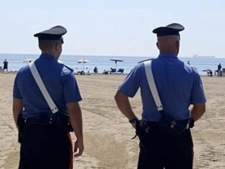 Ercolano, rissa nella spiaggia libera: indagini dei carabinieri per identificare i responsabili