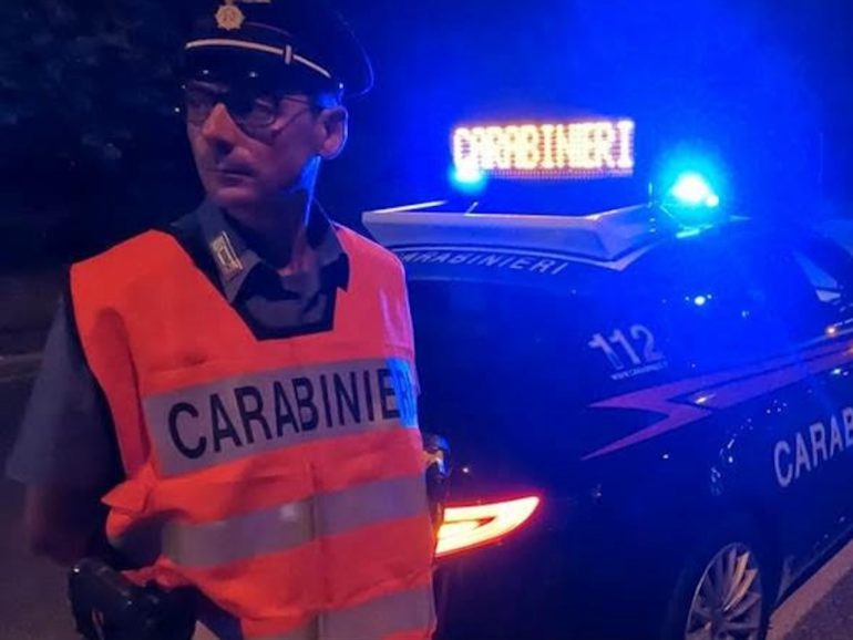 Aversa 30enne ferisce un minorenne nella movida e terrorizza i passanti