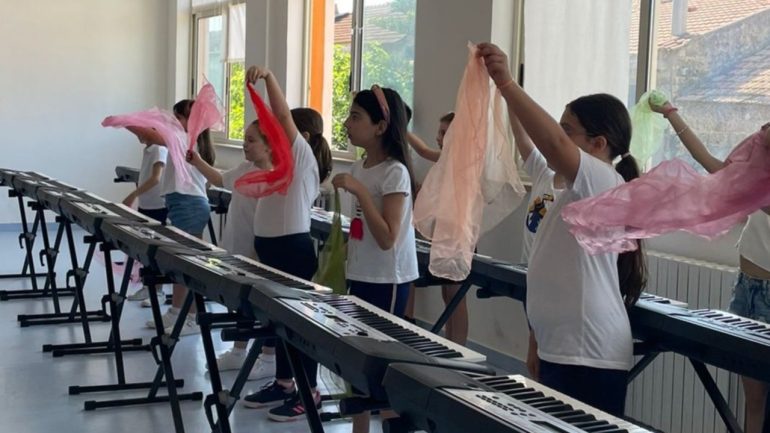 Musica per Tutti: il laboratorio dell’Accademia Musicale Yamaha all’Istituto De Mare di San Cipriano d’Aversa