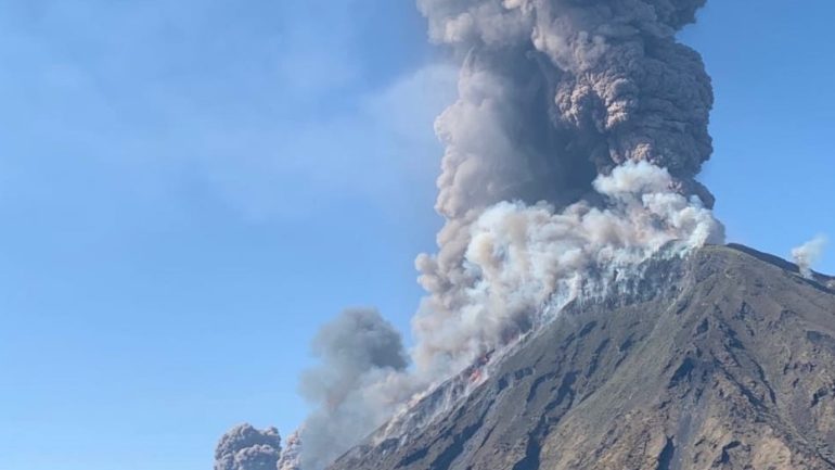 Eruzione a Stromboli: il sindaco limita il flusso dei turisti