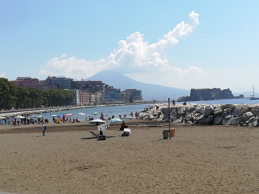 Napoli, parte “Asia Sea”: il nuovo servizio per la pulizia delle spiagge pubbliche