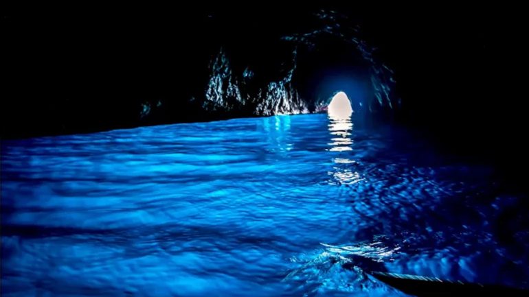 Verso il divieto di navigazione a ridosso della Grotta Azzurra