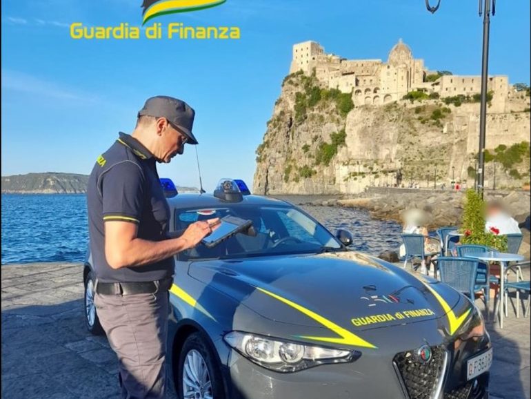 Ischia sanzionati 20 tassisti per mancata esposizione del tariffario