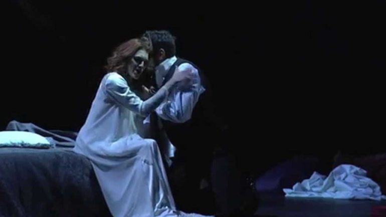 Successo al Teatro San Carlo: “La Traviata” di Verdi conquista Napoli