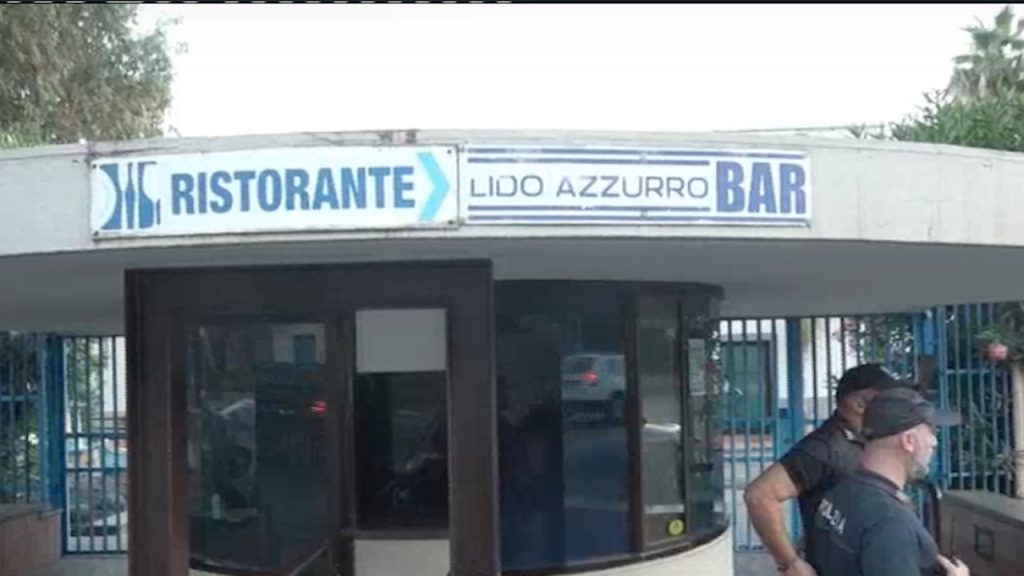 Sparatoria al Lido Azzurro, colpo di scena in Appello: crolla l’accusa di strage, sei anni a D’Acunzo