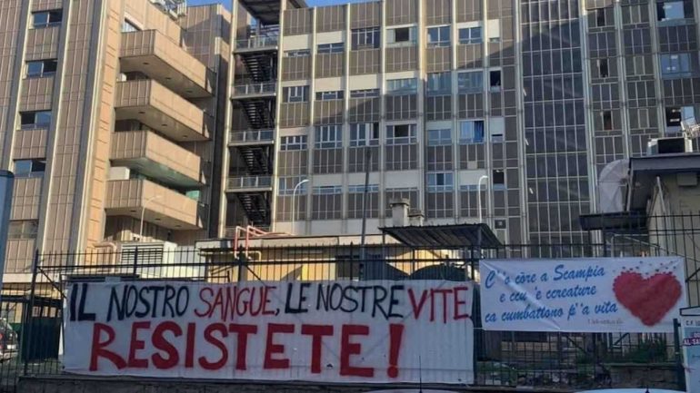 Scampia, un anno dopo: una fiaccolata per non dimenticare il crollo della Vela Celeste