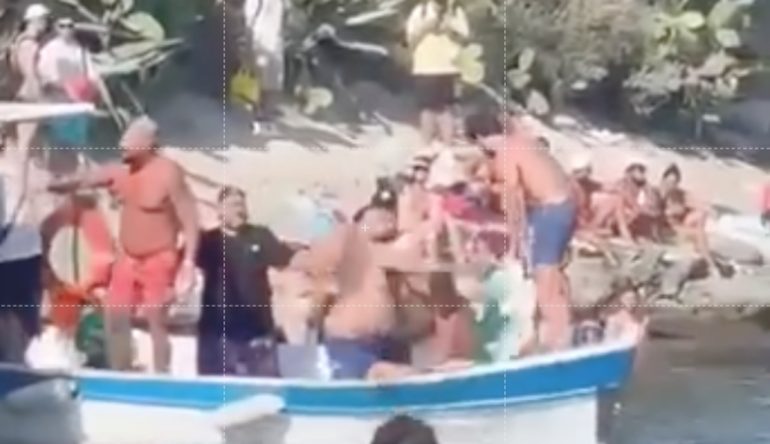Bacoli rissa per un posto in barca: il video virale sul web
