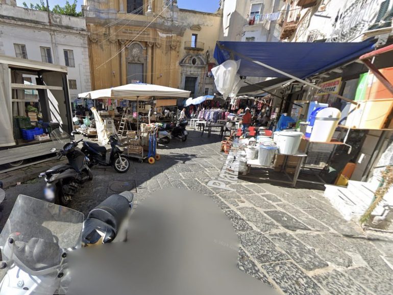 Piazza Capuana, attacks the officers: an 18-year-old arrested