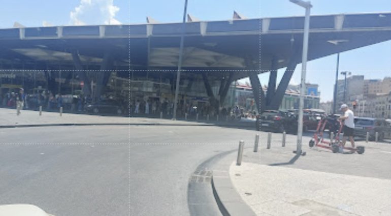 Napoli, 19enne accoltellato in piazza Garibaldi per una sigaretta negata