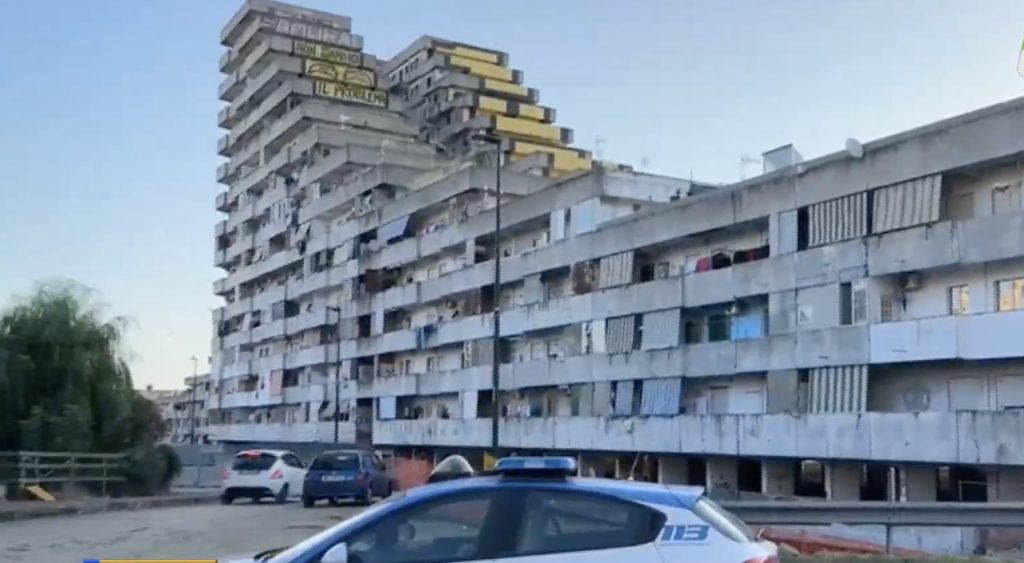 Scampia, la vela Celeste è inagibile : il sindaco ha firmato l’ordinanza. “Via tutti”