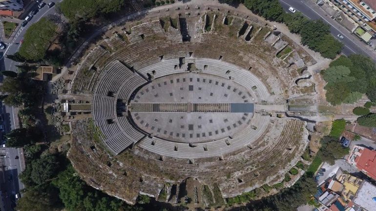 Pozzuoli, l’assessore invita Russell Crowe: “Vieni troverai il mitico Anfiteatro dei gladiatori”