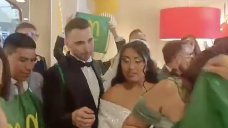 Avellino, matrimonio celebrato al ‘McDonald’s’: il video diventa virale