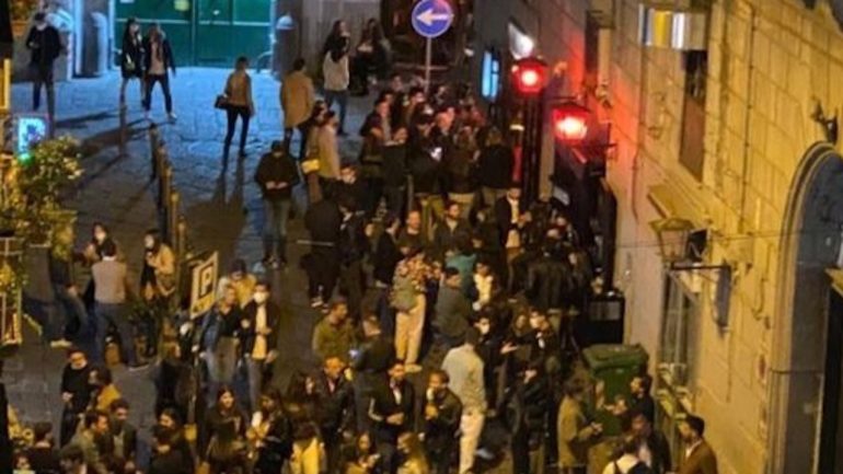 Napoli, sequestri di alimenti scaduti nei locali di Chiaia