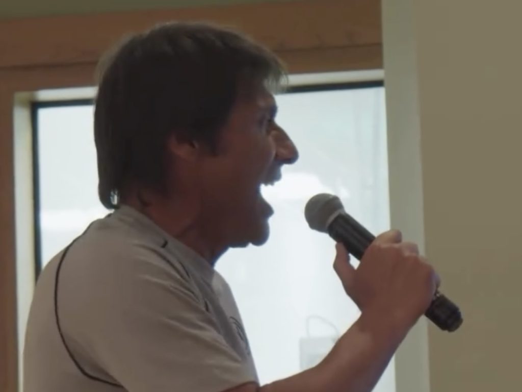 Napoli sui social virale Antonio Conte che canta “Tu si a fine do’ munno “