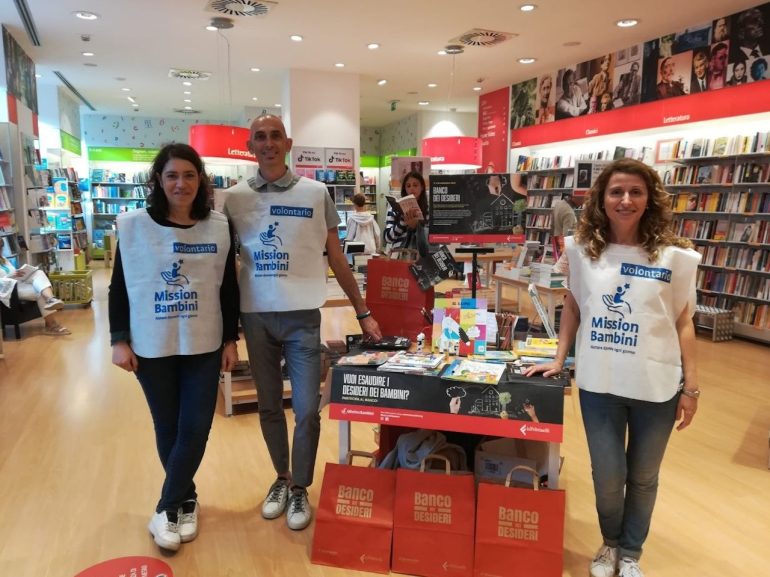 Napoli, torna il Banco dei Desideri per regalare libri, penne e quaderni agli studenti più fragili