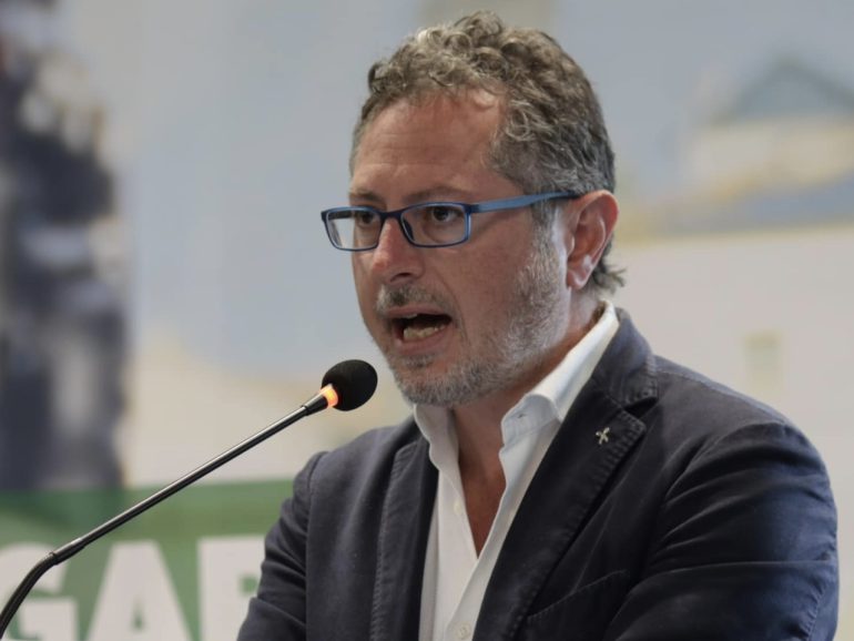 Napoli, “Ti sparo in faccia”, il deputato Borrelli minacciato davanti al Cardarelli