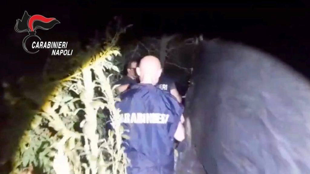 Marano, latitante del clan Polverino sorpreso a fumare narghilè con i complici