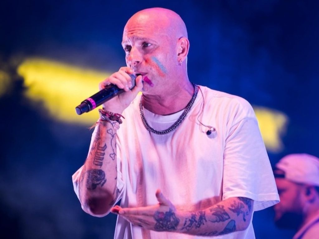 Clementino celebra vent’anni di carriera: trionfo al Palapartenope