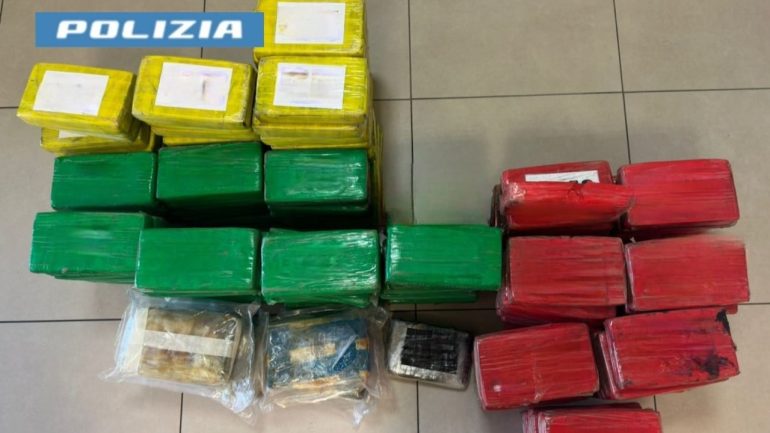 Maxi sequestro di droga: caccia ai complici nel porto di Napoli