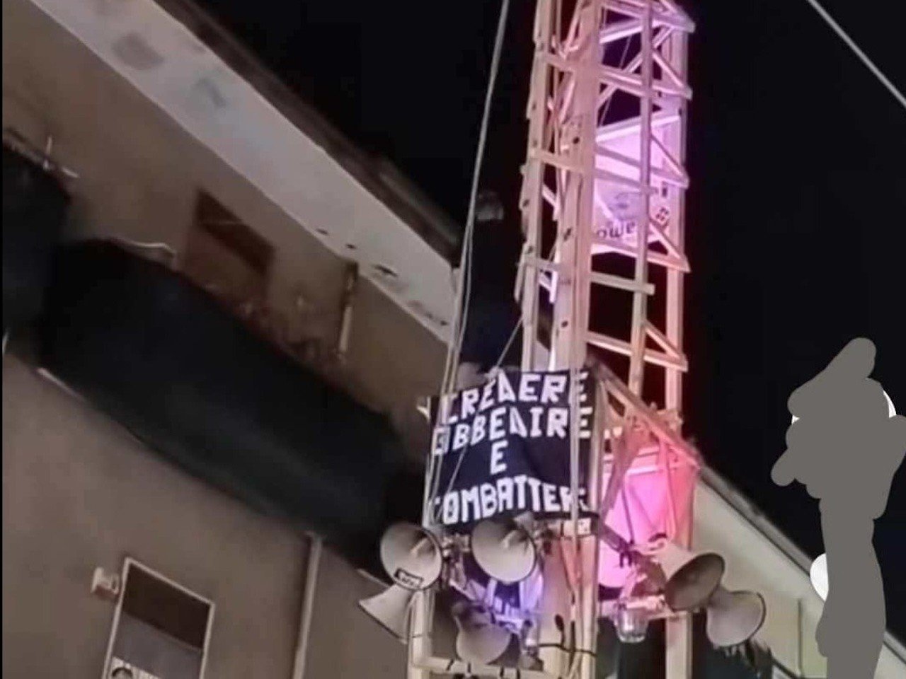 festa dei Gigli a Brusciano esposti motti fascisti