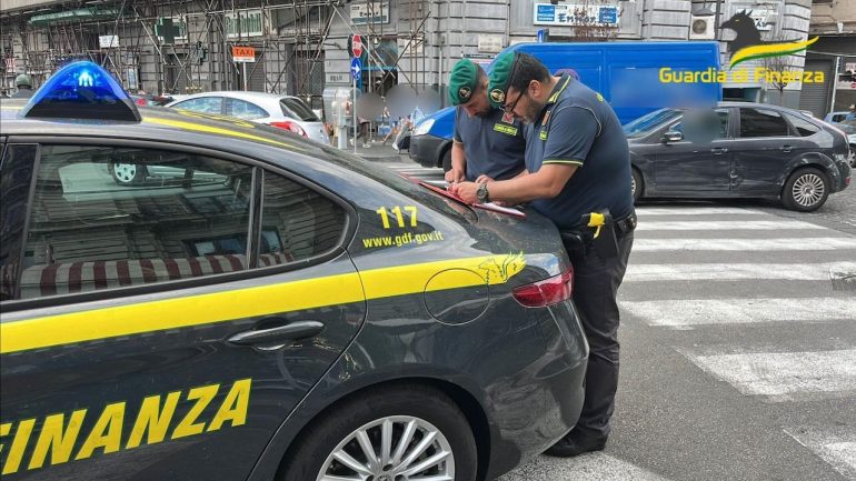 Casoria, camion e conducenti fittizi: frode fiscale da 2,5 milioni, sette indagati