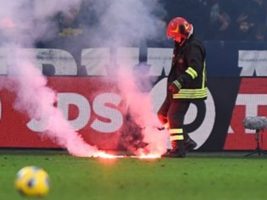 Caserta: va allo stadio con lo zaino pieno di fumogeni, Daspo e denuncia per un 22enne