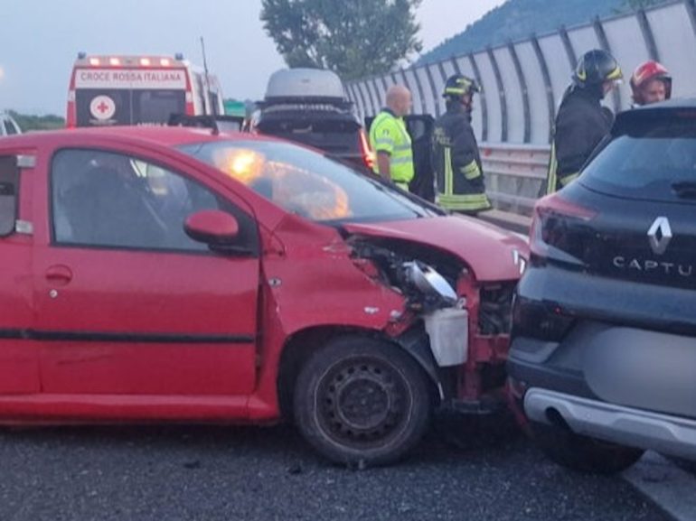 Incidente in autostrada a Sala Consilina: muore bimba di 7 anni, 5 feriti