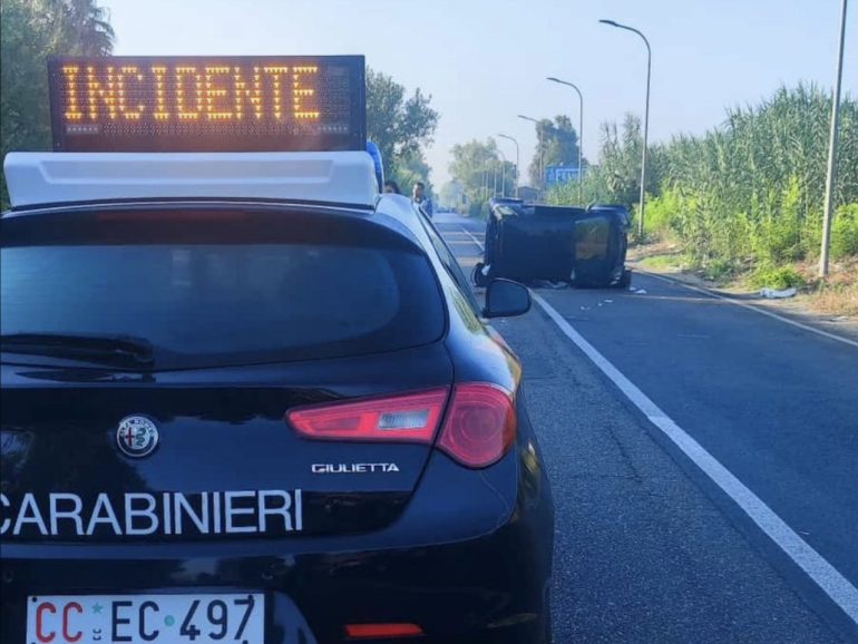 Mercato San Severino, tir si ribalta su un’auto: paura in autostrada