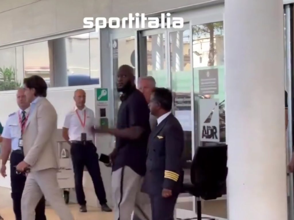 Lukaku is in Naples: frantic wait for medical visits and signing of contract