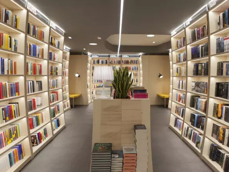 Riapre a Napoli la nuova libreria Mondadori dopo lo stop, lunedì l’inaugurazione