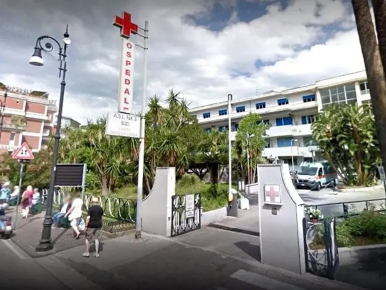 Massa Lubrense incidente tra due moto: donna con la gamba tranciata che vola giù nella scarpata