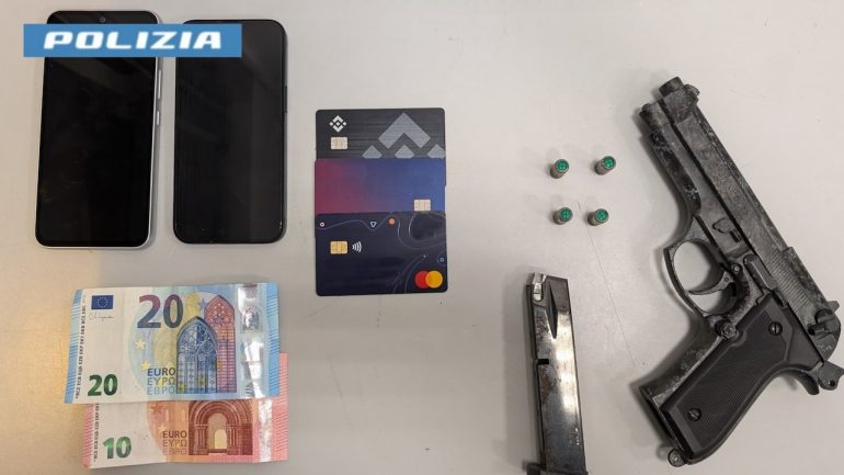 Da Ercolano a Portici per rapinare coetanei: arrestati due giovanissimi