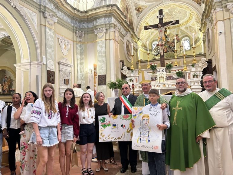 Postiglione, battesimo dei bimbi dei centri di accoglienza e vacanza dei ragazzi ucraini in fuga dalla guerra