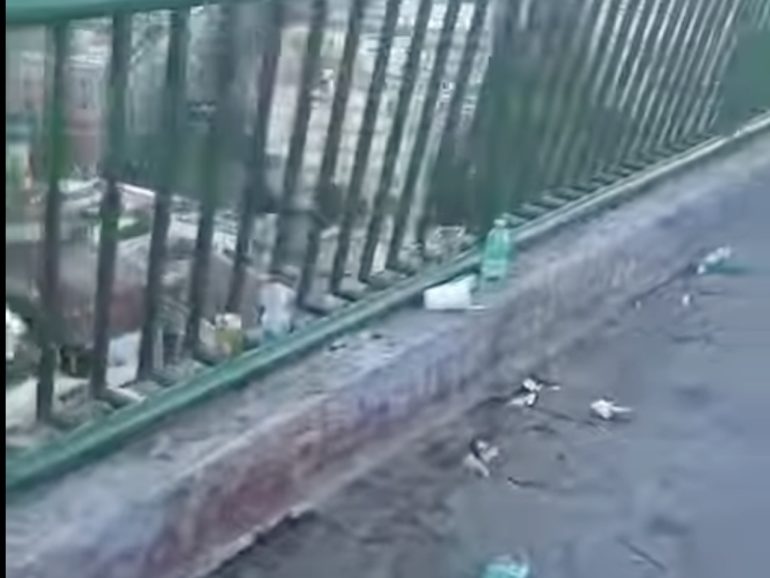 Napoli, i turisti riducono la terrazza di Sant’Antonio a Posillipo ad una pattumiera