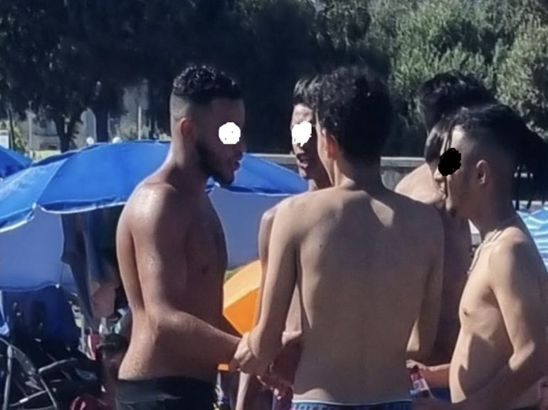 Napoli, rissa tra ragazzi alla spiaggia della rotonda Diaz