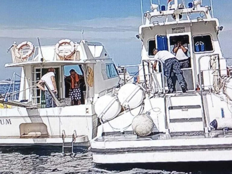 Ischia salvataggio in mare: 5 persone, tra cui 2 bambini, sono state soccorse dalla Guardia Costiera