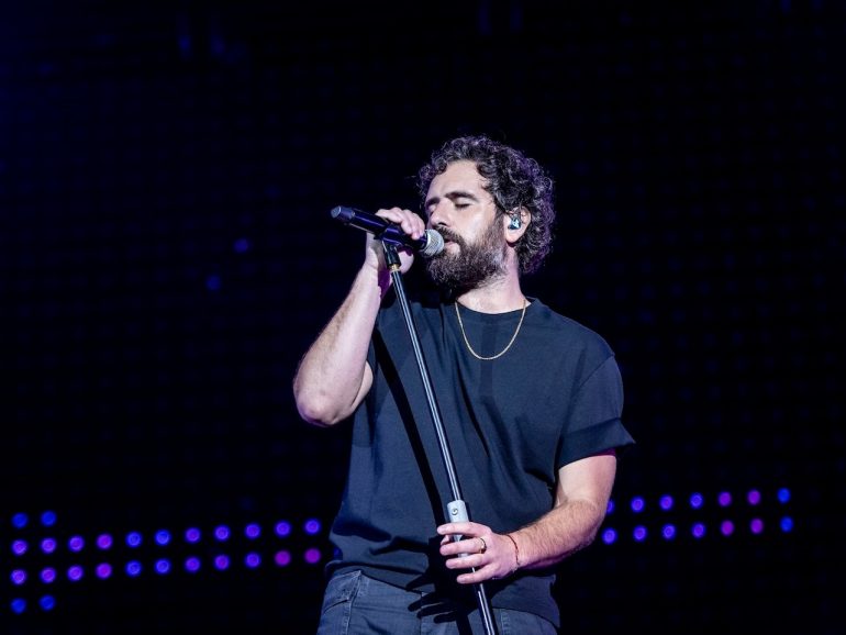 Tommaso Paradiso in concerto al Planet Arena dei Templi a Paestum