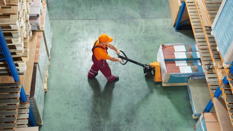 Transpallet manuali: le soluzioni di Officina Masetti al servizio della logistica