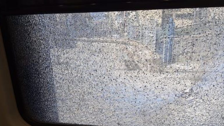 Pozzuoli, vandali col martelletto rompono i vetri della Cumana